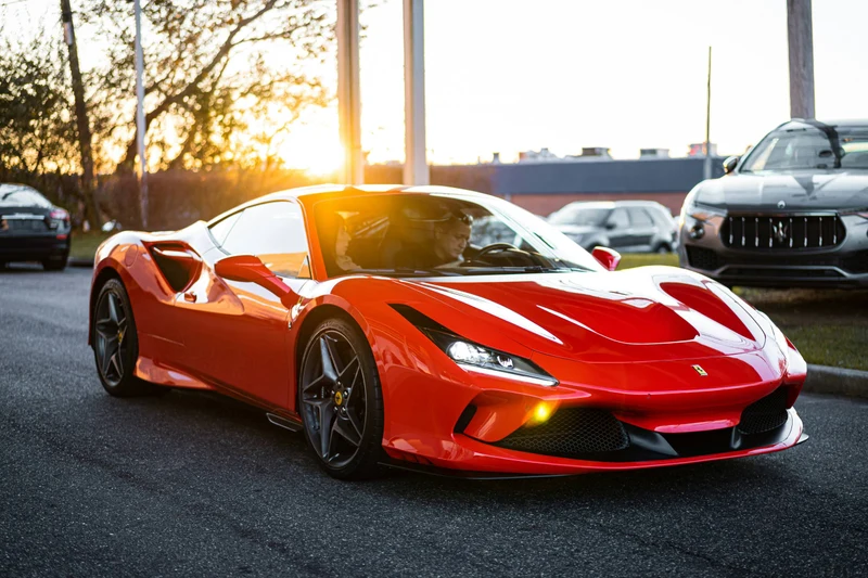 Jefe de marketing de Ferrari renuncia tras polémica por lanzamiento de su primer auto eléctrico