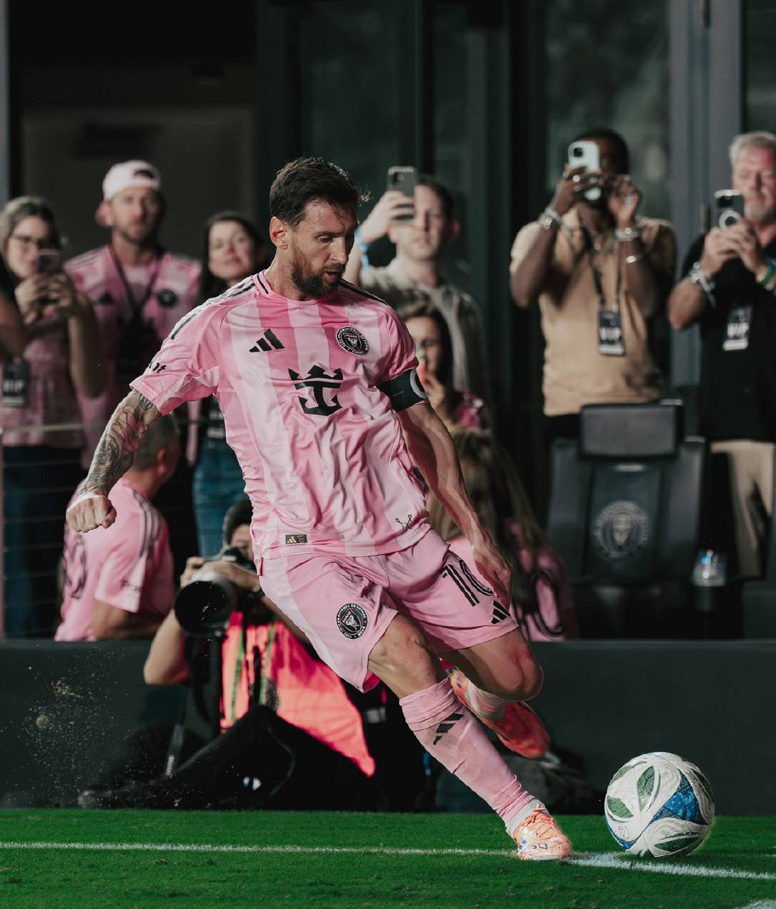 Lionel Messi supera los 1.000 millones de dólares de patrimonio y se une al exclusivo club de futbolistas multimillonarios