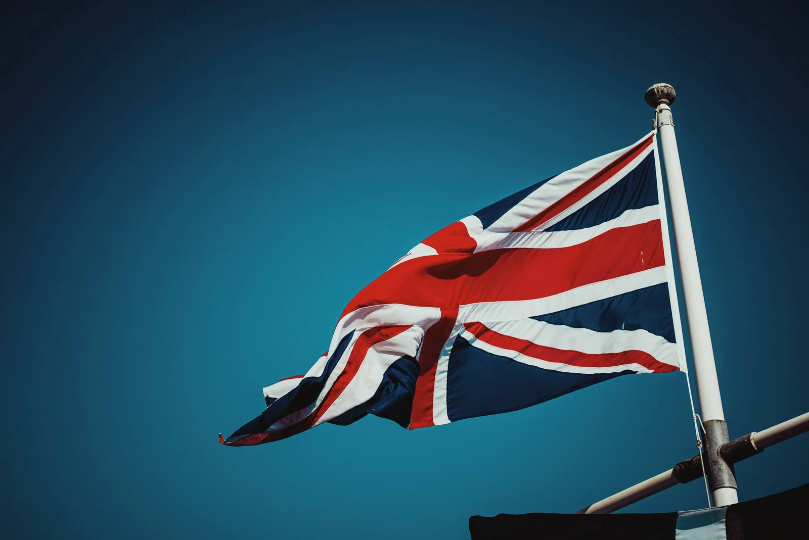 Agencia británica descubre red internacional de violaciones facilitadas con drogas que opera en decenas de países