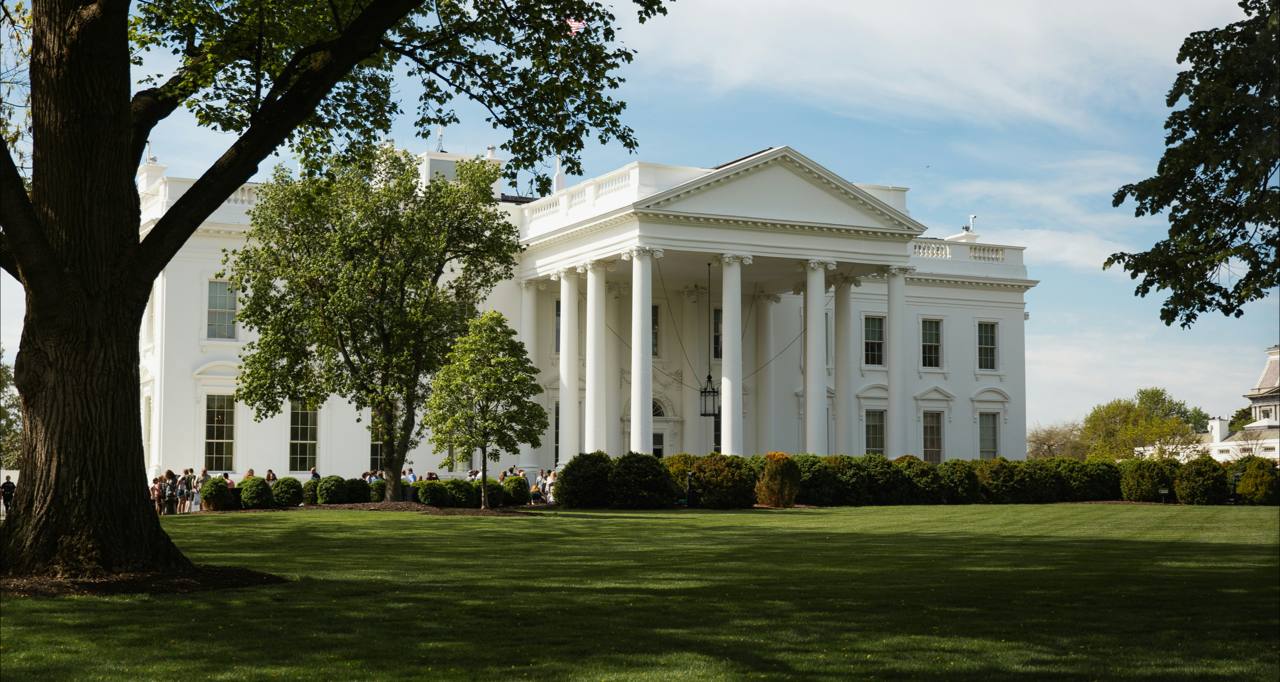 Casa Blanca de EE.UU. lanza sitio web que compara inmigrantes con extraterrestres y permite denunciarlos