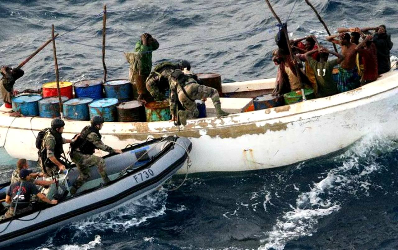 Presuntos piratas somalíes secuestran un petrolero tanzano procedente de Yemen