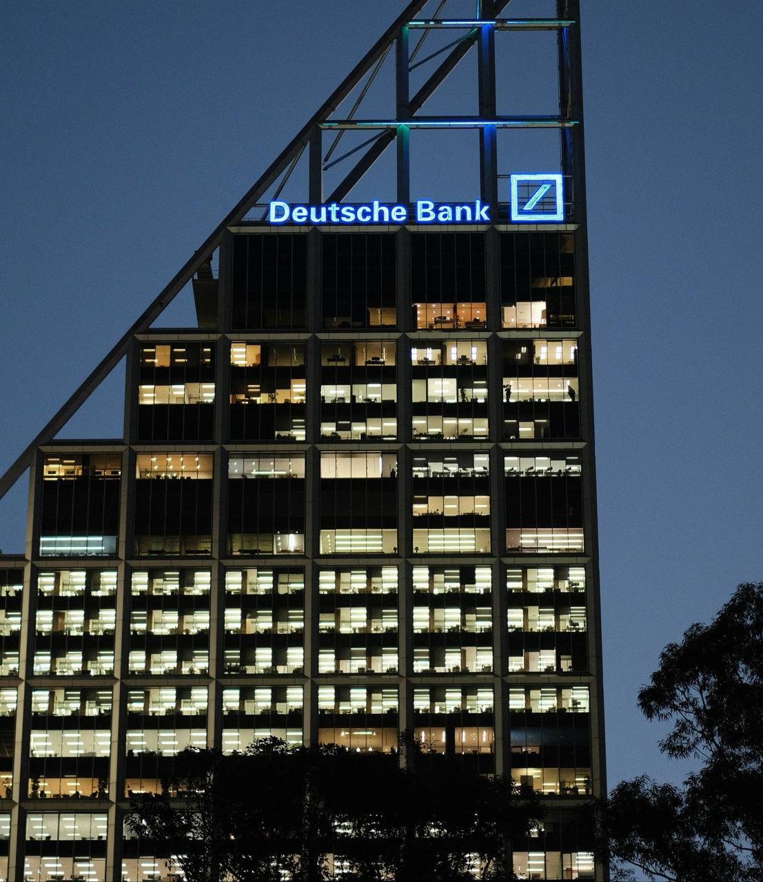 Fiscales alemanes allanean sede de Deutsche Bank por fraude fiscal en Postbank