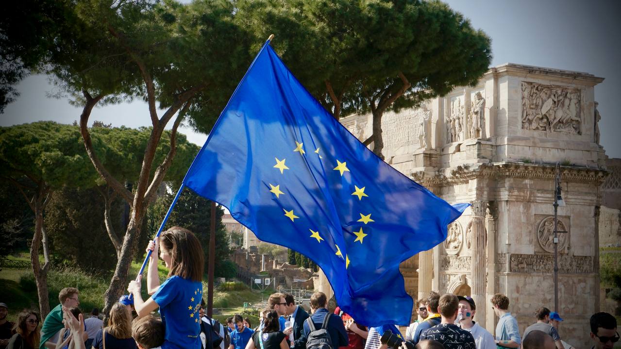 Europa debate reabrir canales de diálogo con Rusia mientras Francia investiga presunta injerencia israelí en elecciones