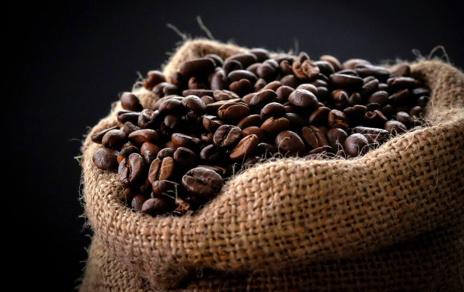 El precio del café se dispara a niveles históricos por sequías, aranceles y especulación financiera