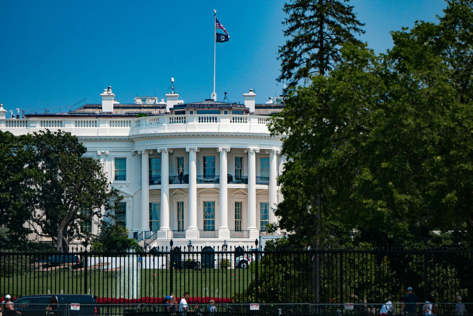 Casa Blanca de EE.UU. presionó en secreto a organismo que protege a empleados federales de despidos injustos