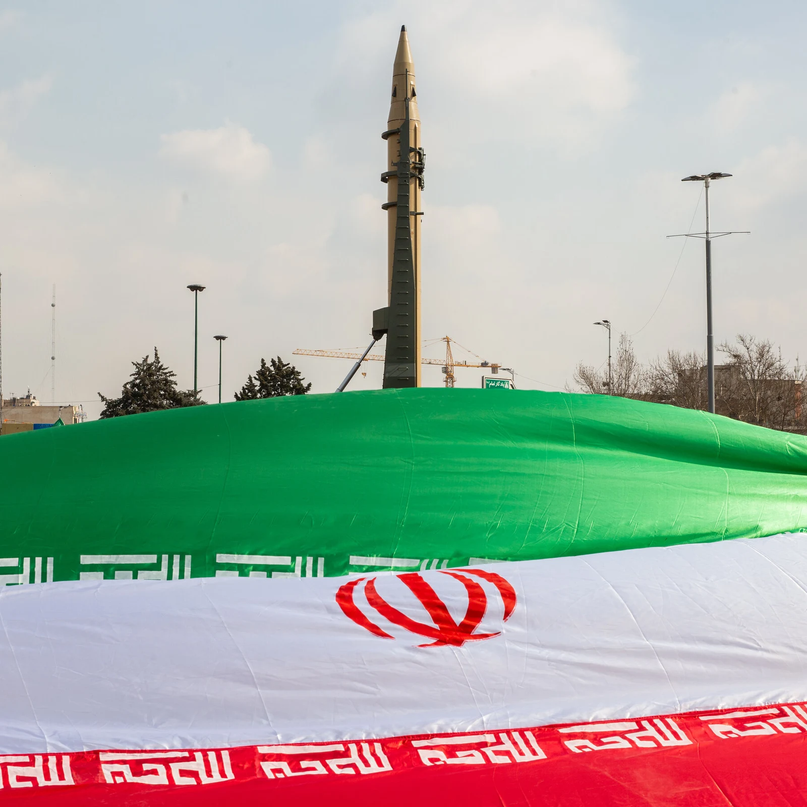Experto nuclear advierte que Irán podría fabricar bomba atómica en un año pese a bombardeos