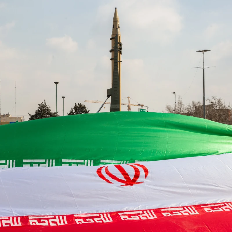 Experto nuclear advierte que Irán podría fabricar bomba atómica en un año pese a bombardeos