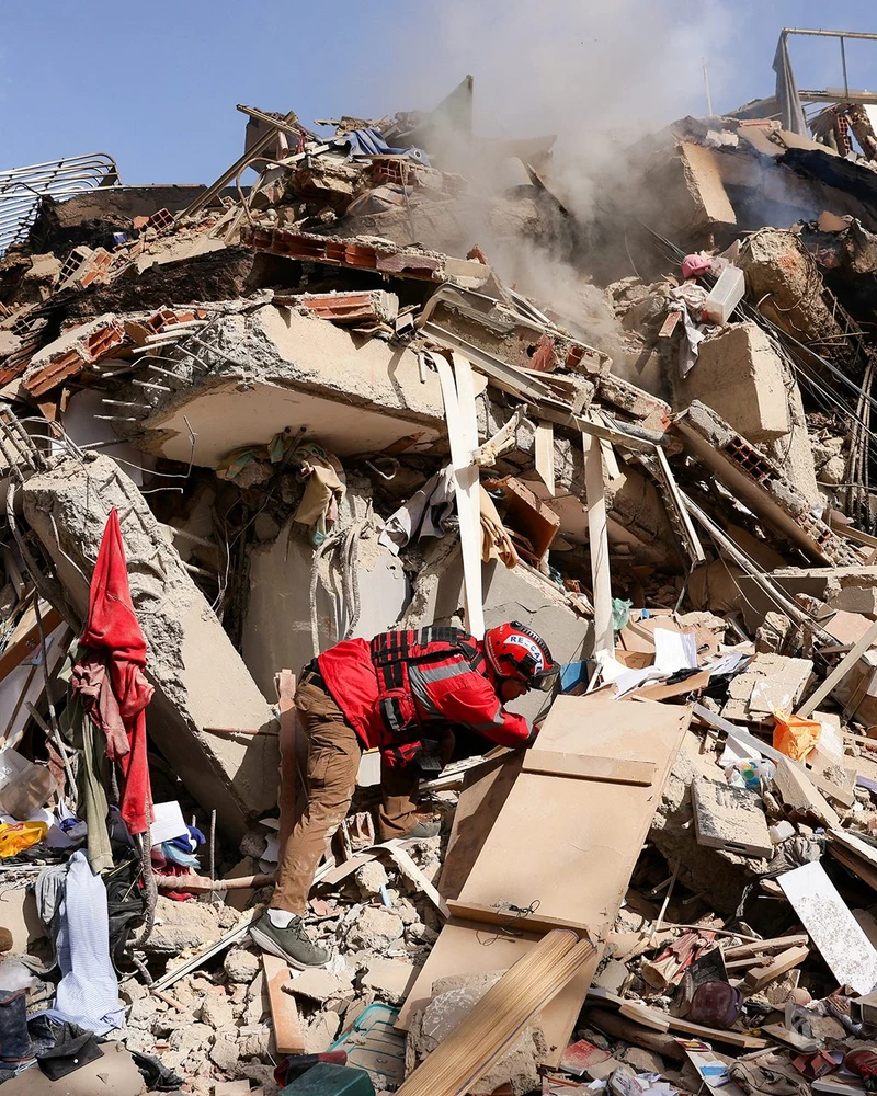 Venezuela arresta a cuatro policías por saquear edificios colapsados tras terremotos que dejaron casi 2.000 muertos
