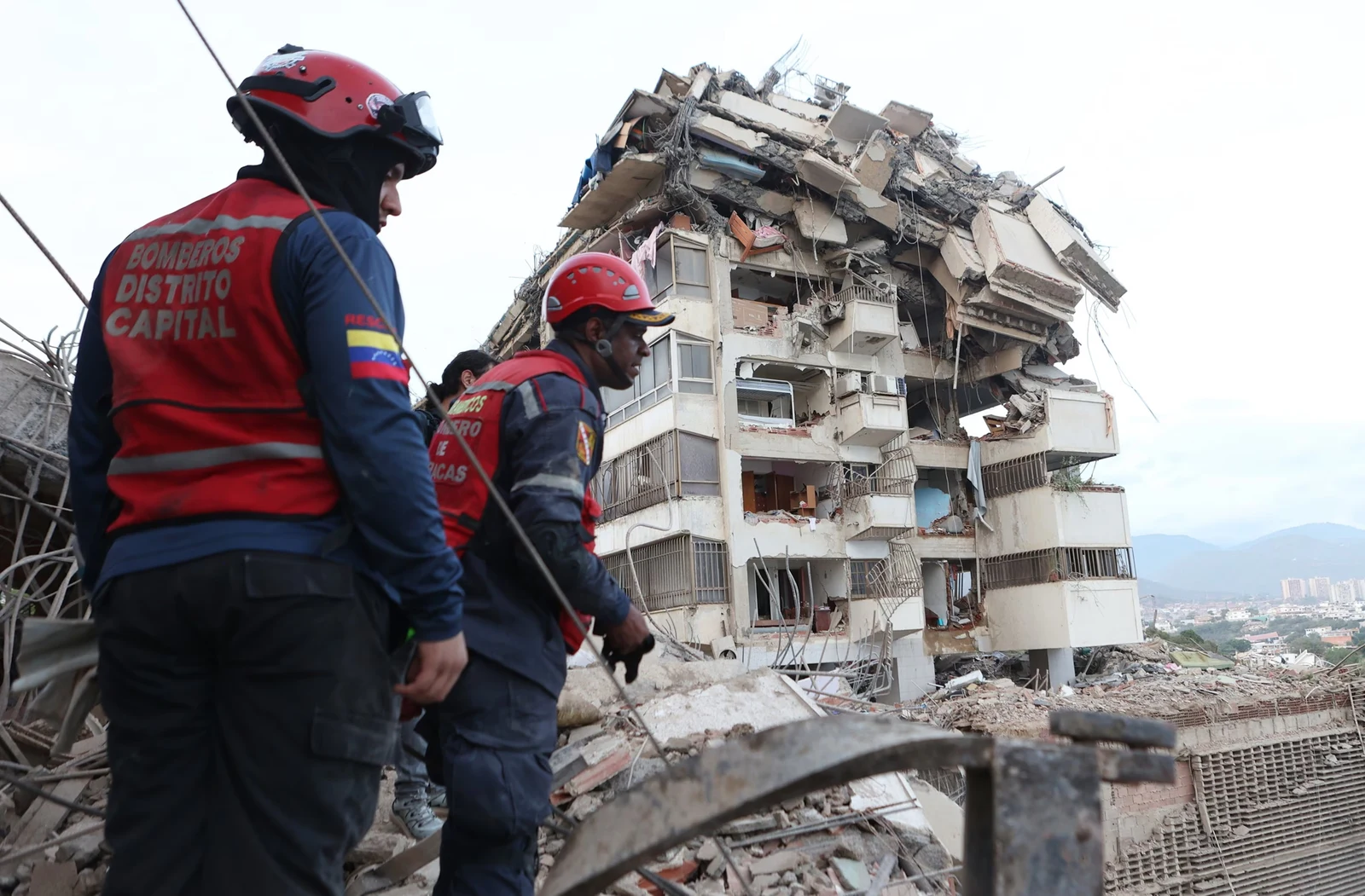 Venezuela rescata a dos niños de 11 años entre los escombros cinco días después del doble terremoto que deja 1.450 muertos