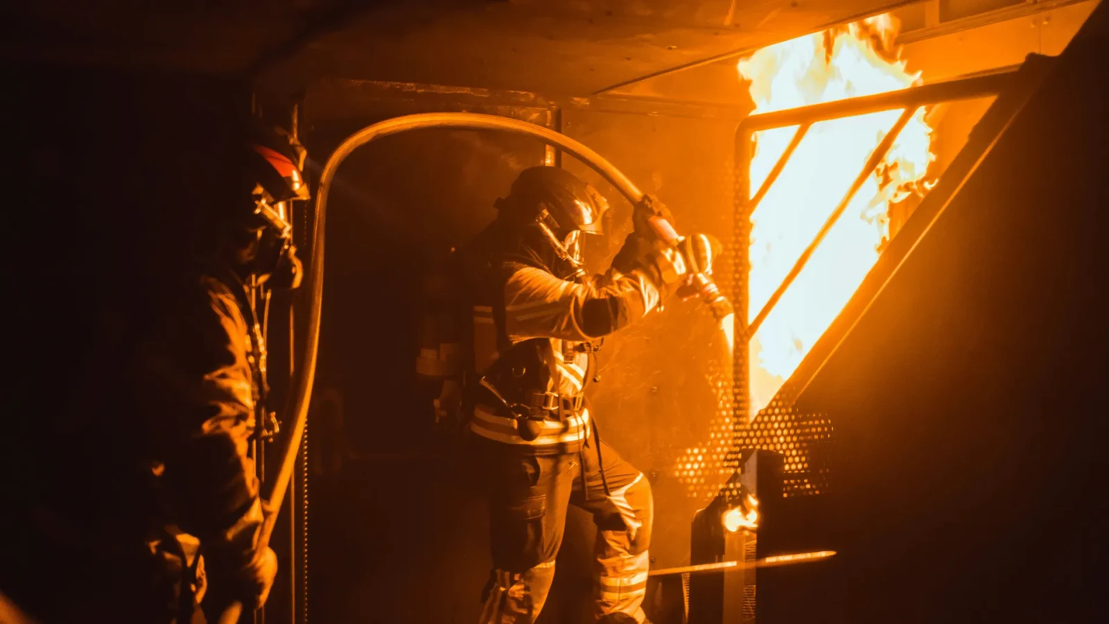 Tres bomberos mueren combatiendo incendios forestales masivos en la frontera entre Colorado y Utah